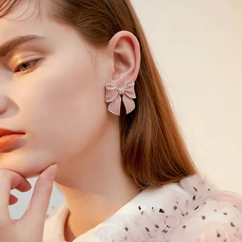 2019 naujų perlų lankas auskarai moterims ausies žiedai maži švieži auskarai moterų laukinių temperamentas auskarai Draugei dovana