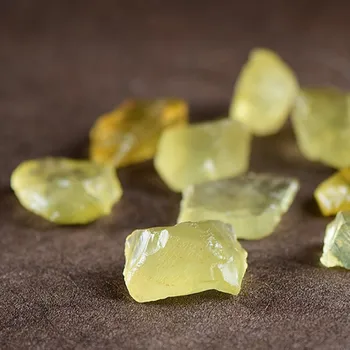 Natūralus kvarco kristalas neapdorotų brangakmenių sumaišyti mineralų gydomųjų žalio akmens, dovanos