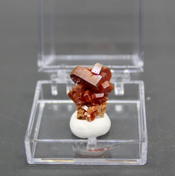 Natūralus Vanadinite mineralinių mėginių kvarco kristalų mėginių Surinkimo Akmenys ir kristalai dėžutės dydis 3.4 cm