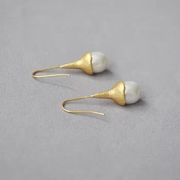 Originalaus dizaino Europos ir Jungtinių amerikos valstijų retro mados smėlio šviesos aukso spalvingas perlų ilgai ausies kabliuko